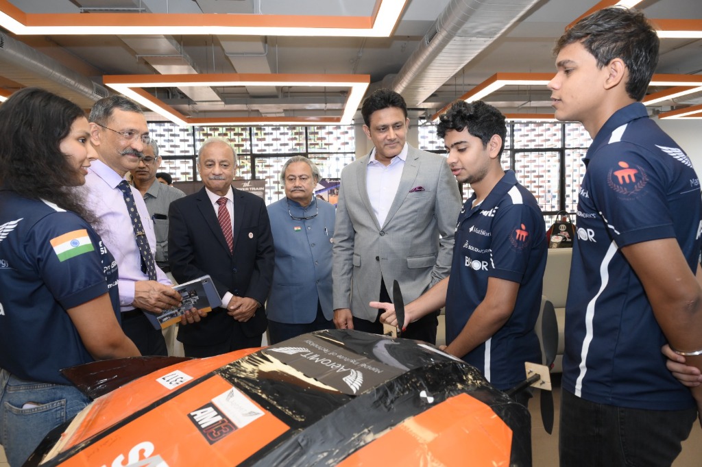 Presenting the aircraft to dignitaries